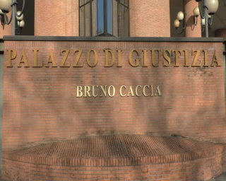 Picchia il vicino di casa per questioni di condominio, condannato ex Br
